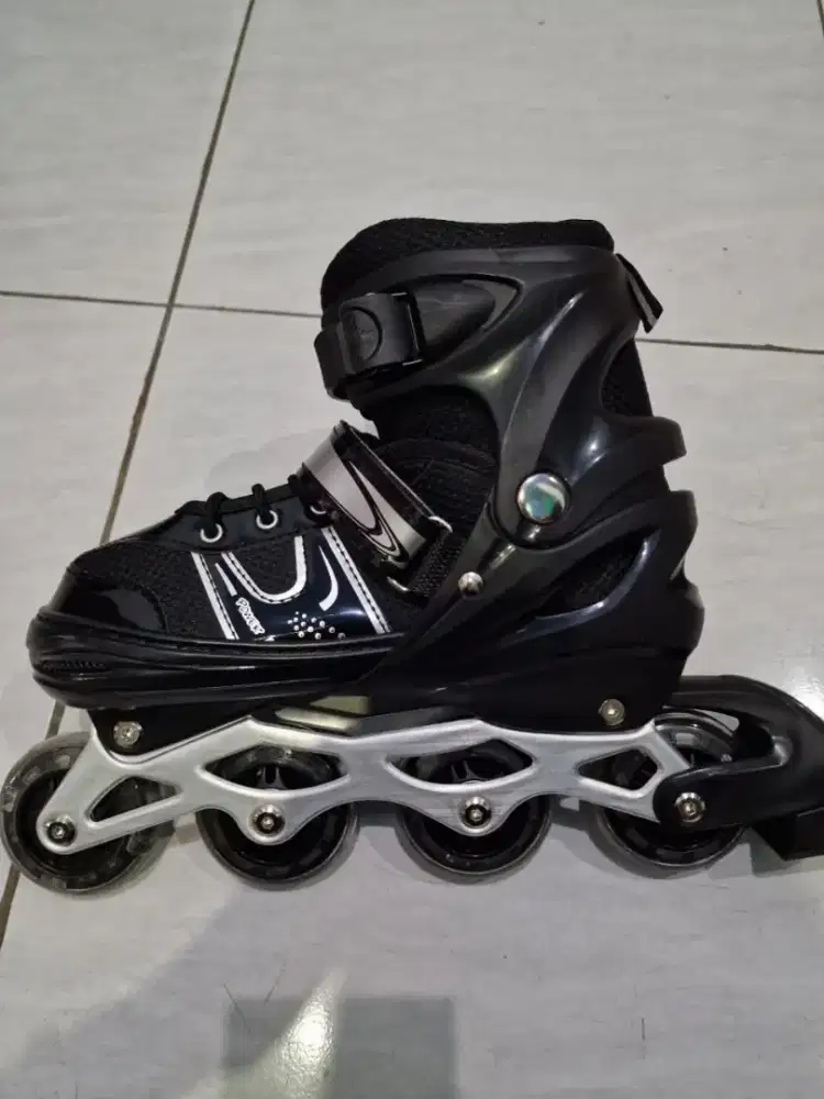 Sepatu Roda (Rollerblade)