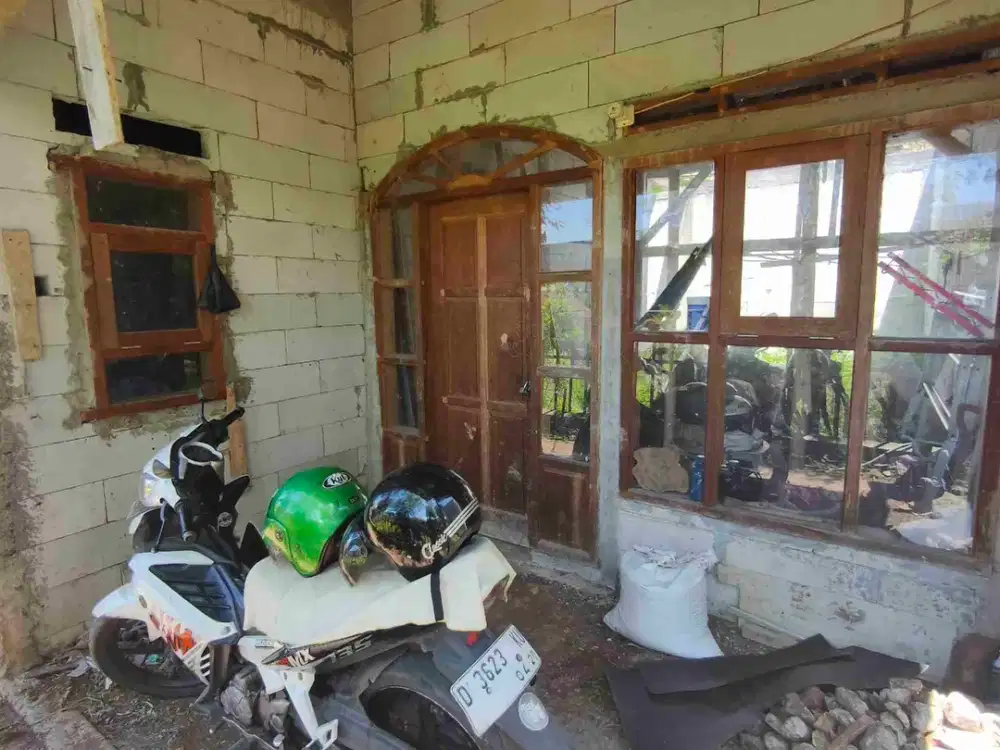 Rumah Setengah Jadi di Lembang