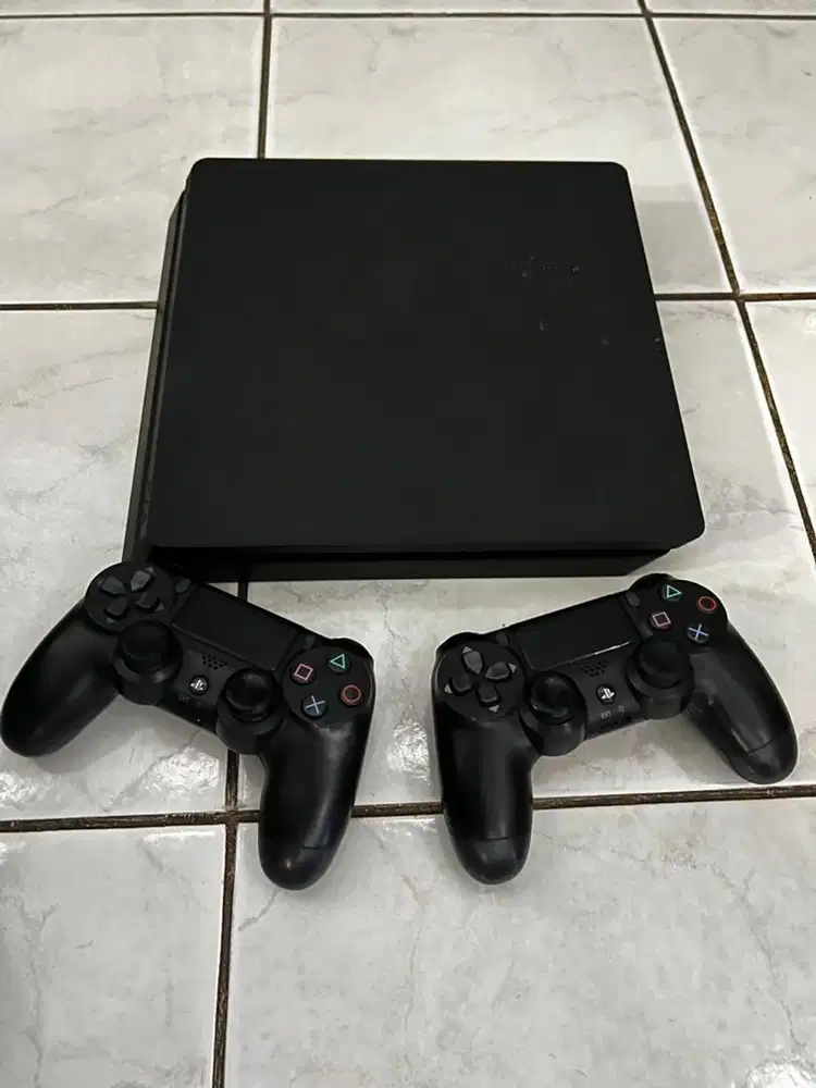 PS4 Slim 500GB + 2 controller