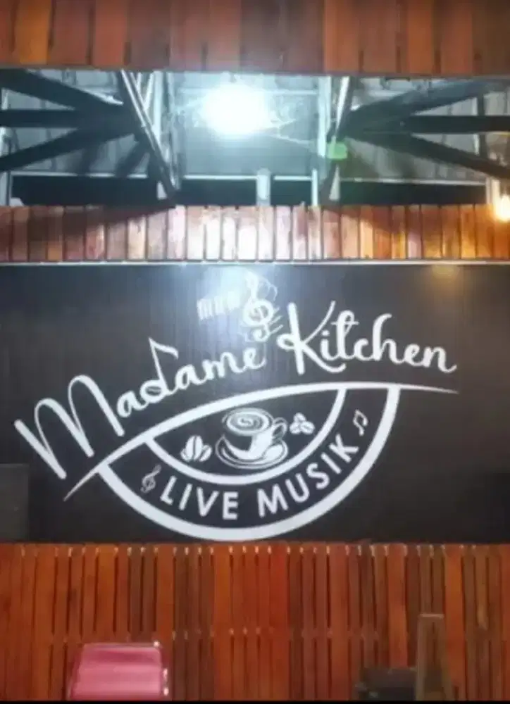 Karyawan Restoran.