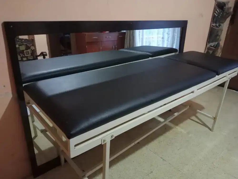 Bed eyelash dan kaca cermin