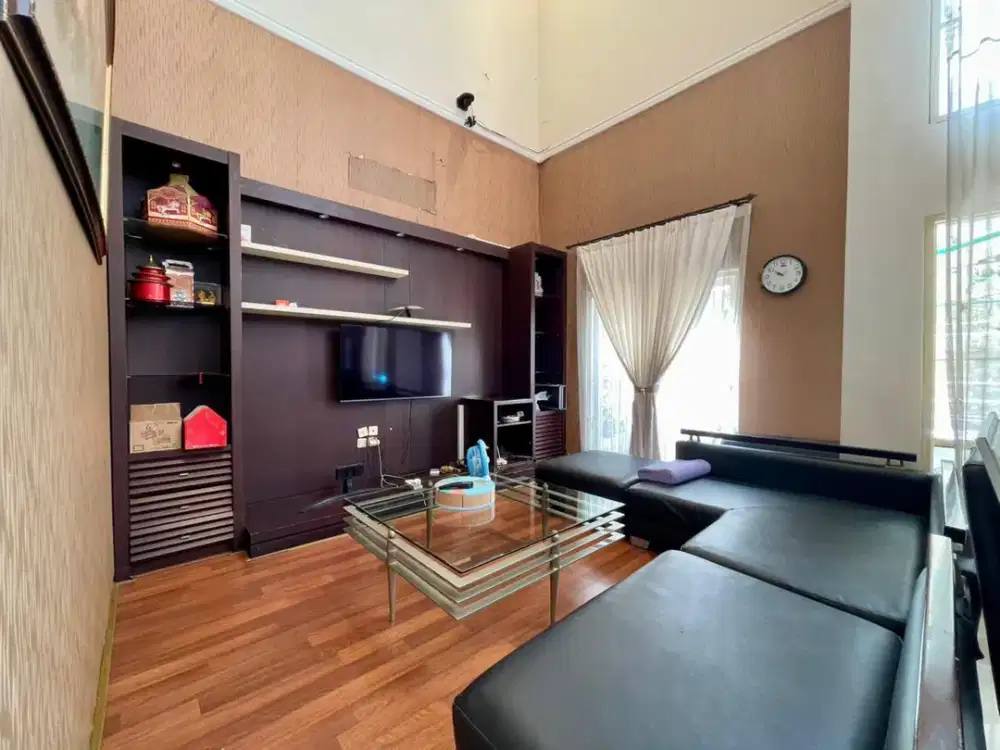 Full Furnish Rumah International Village Row Jalan 4 Mobil