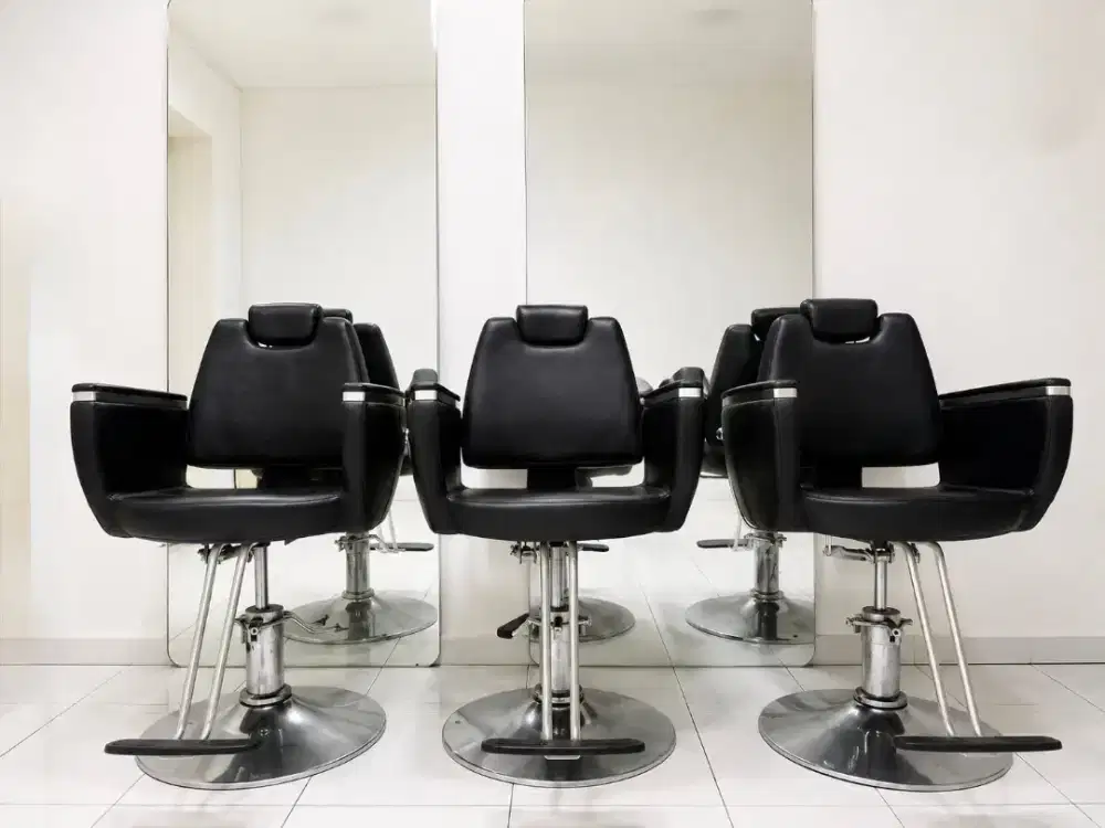3 BANGKU BARBERSHOP/SALON