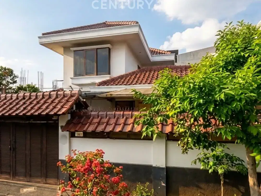 Dijual Rumah Luas Dan Asri Di Jakarta Timur EF 18312
