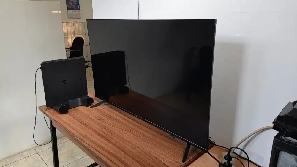 Advance Smart TV 43 Inch 4K like new
