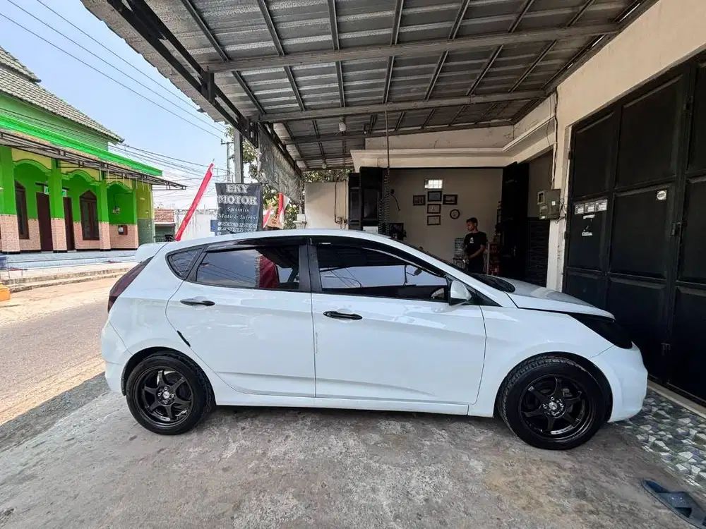 DIJUAL HYUNDAI GRAND AVEGA 2012 PUTIH MULUS - SIAP PAKAI / MODIF RAPI
