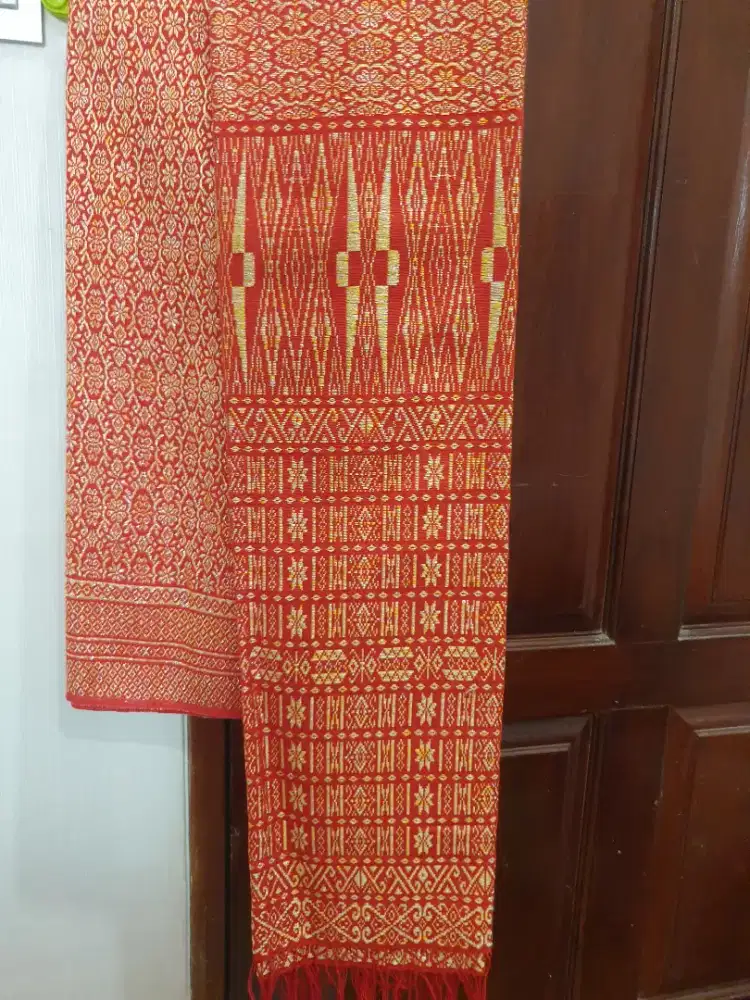 Tumtuman Merah Benang Seratus
