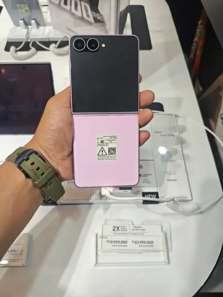 Samsung Galaxy ZFlip 8 256GB cash dan cicilan cukup KTP