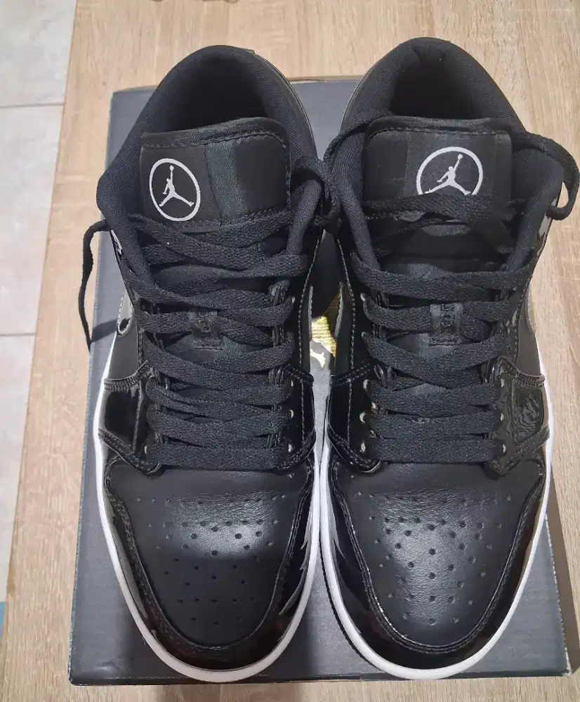 Sepatu Hitam ukuran 43