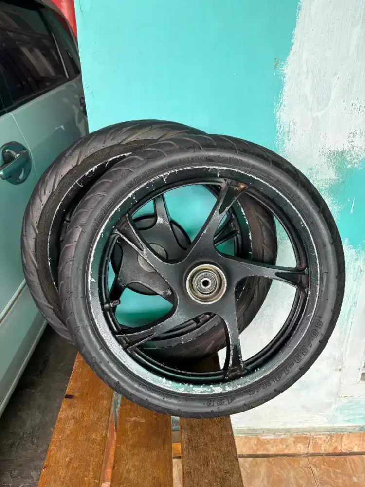 Jual seadanya ban tubless + velg original mio sporty/smile
