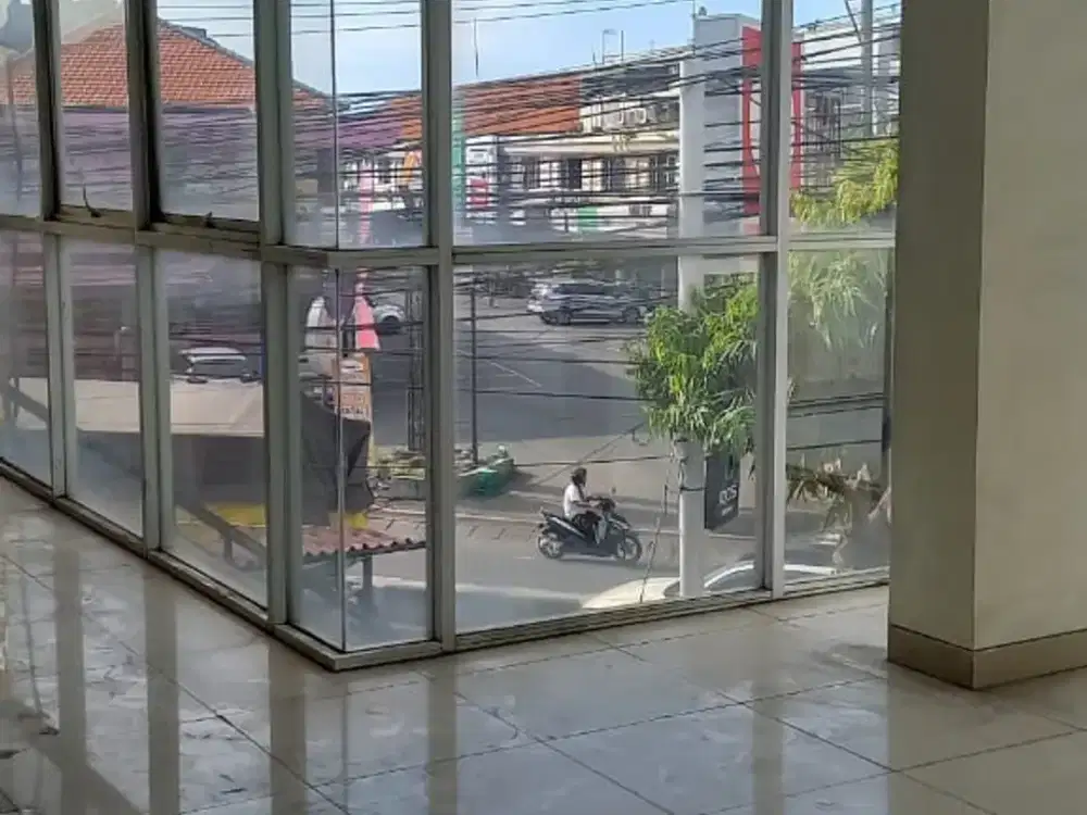 GEDUNG KOMERSIAL STRATEGIS – TEUKU UMAR, DENPASAR BARAT