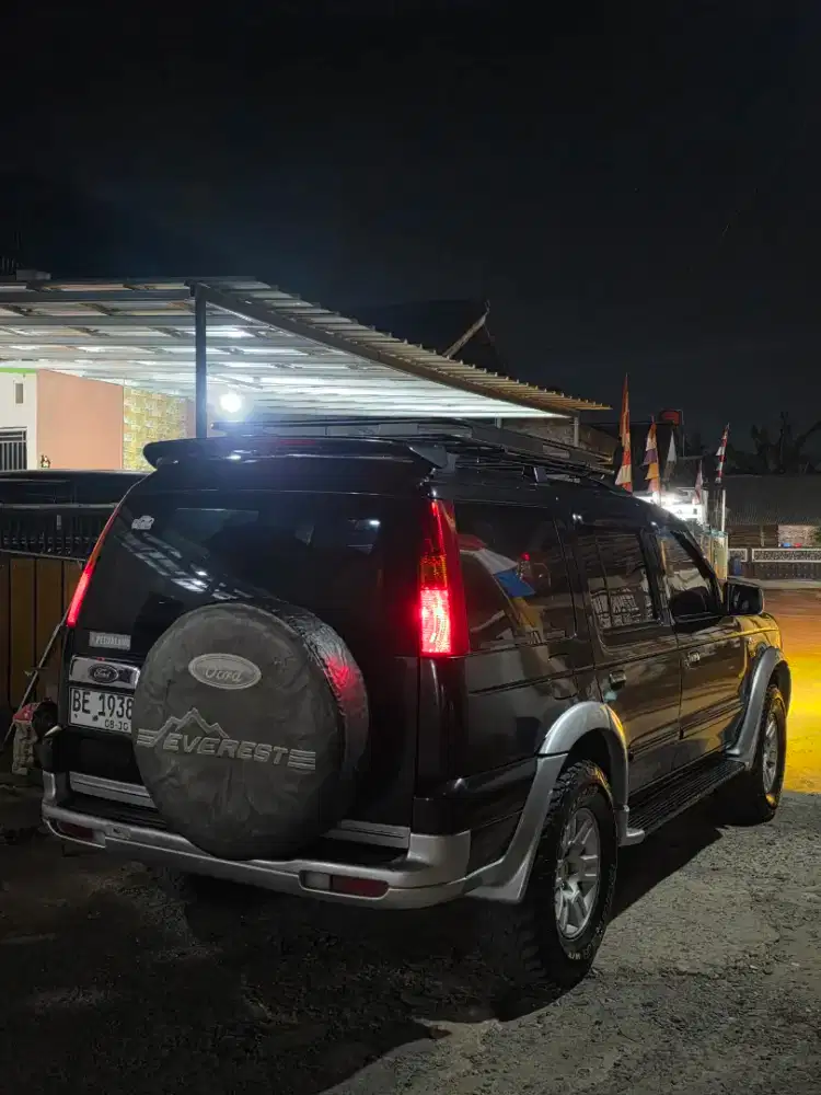 Ford Everest TDI XLT Solar Manual