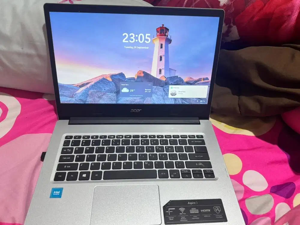 Laptop bekas acer kondisi mulus
