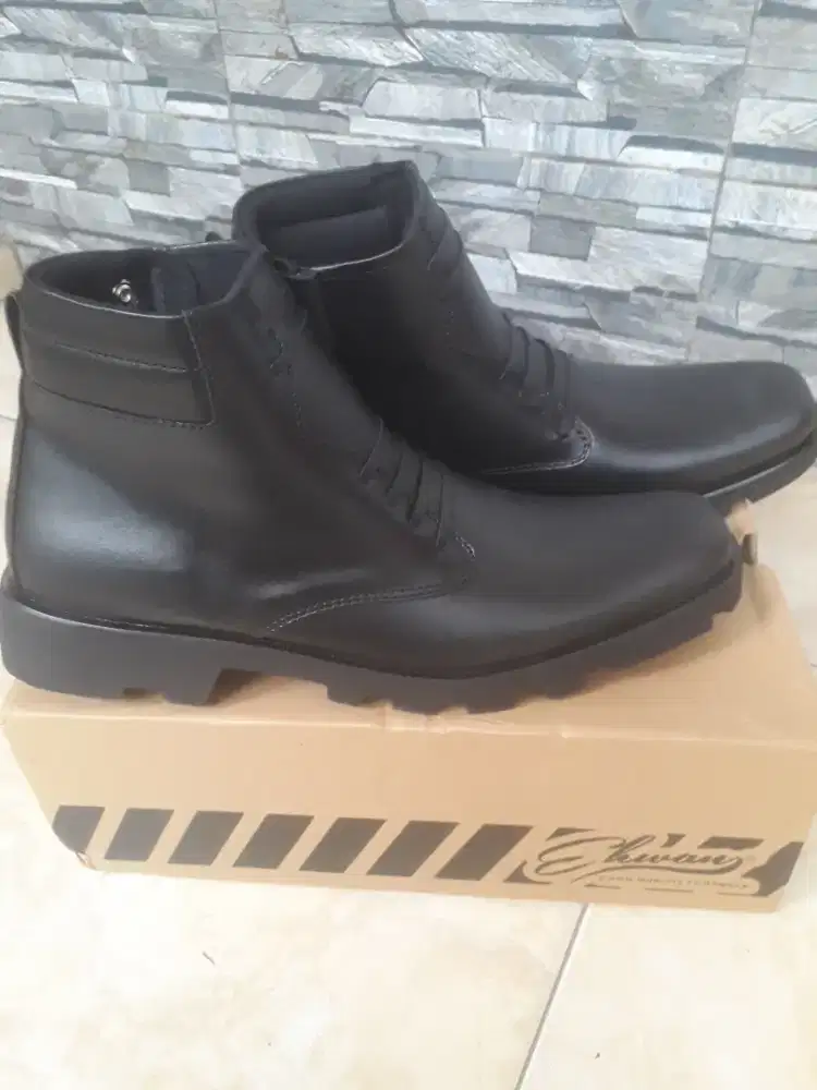 Sepatu radial pria bahan kulit size 44 baru ada box poris cipondoh