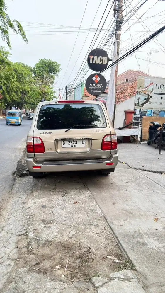 LAND CRUISER CYGNUS 2001