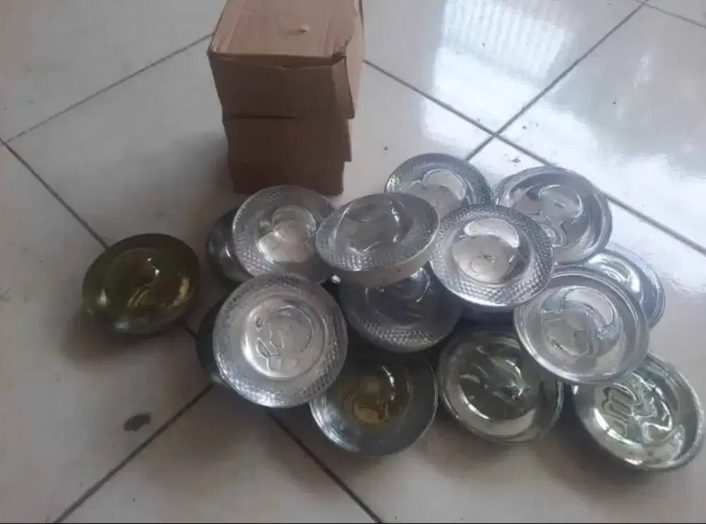Paku Glass Mata Kucing Untuk Marka Jalan (Baru)