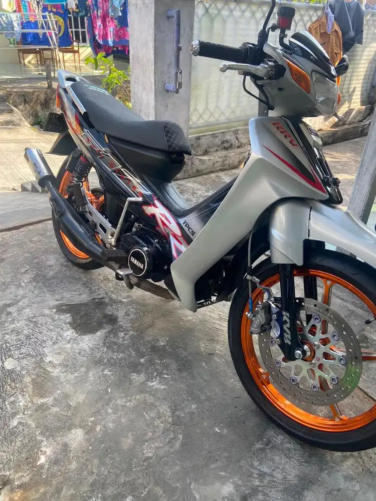 motor f1zr 2002