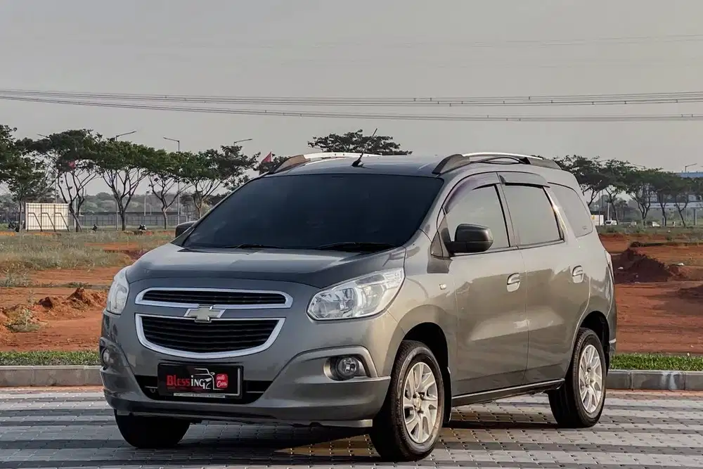 Chevrolet Spin 1.5 LTZ AT Matic 2015 abu Metalik