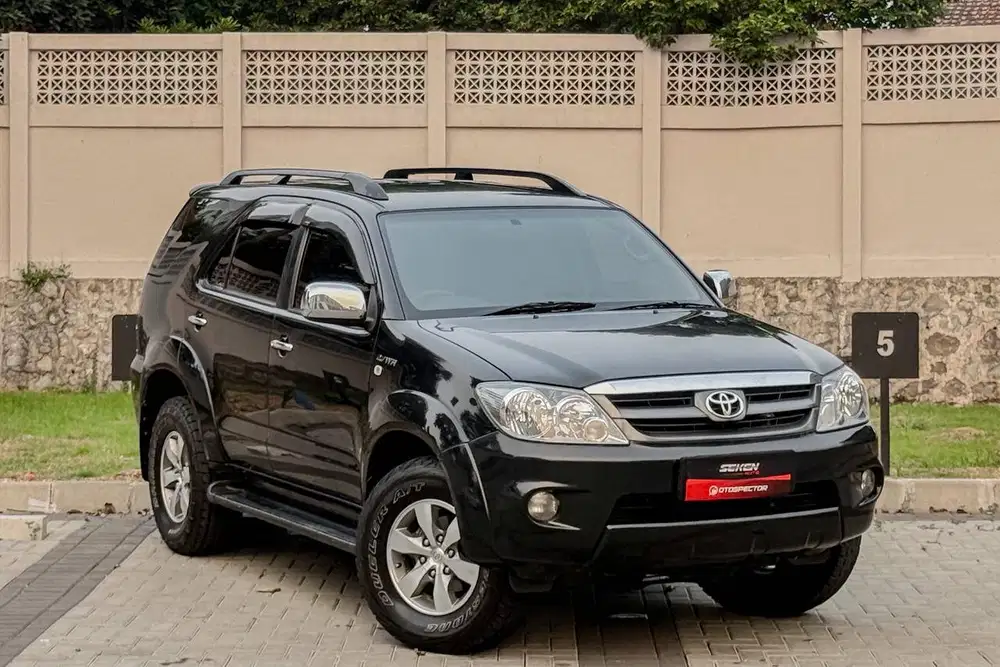 Toyota Fortuner 2.7G 2.7 G Luxury Bensin AT Matic 2007 Hitam Metalik.