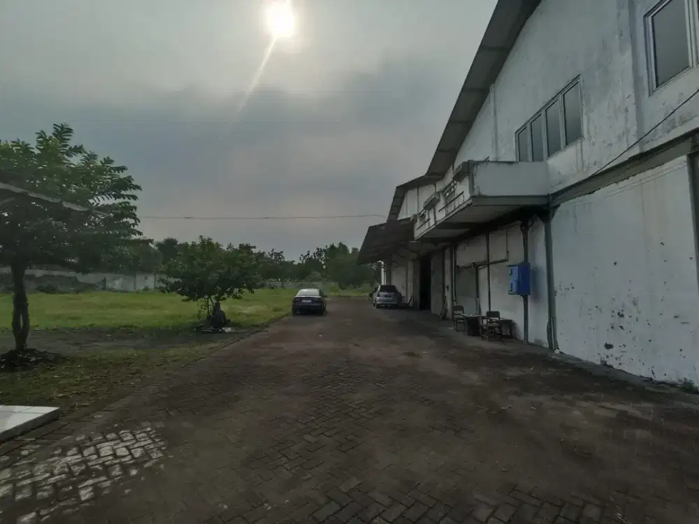 Tanah dan Bangunan Gudang Jl. Gajah Mada - Taman Sidoarjo•Hadap Selatan•Bisa Akses Kontainer 40 Feet (Sedikit Ts)