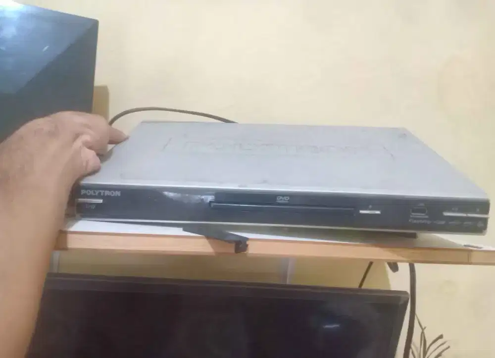 DVD Polytron mulus bagus