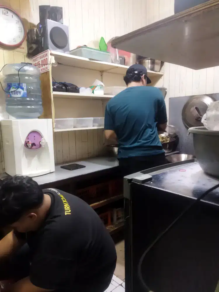 DIBUTUHKAN TEAM KITCHEN RAWIT GROUP