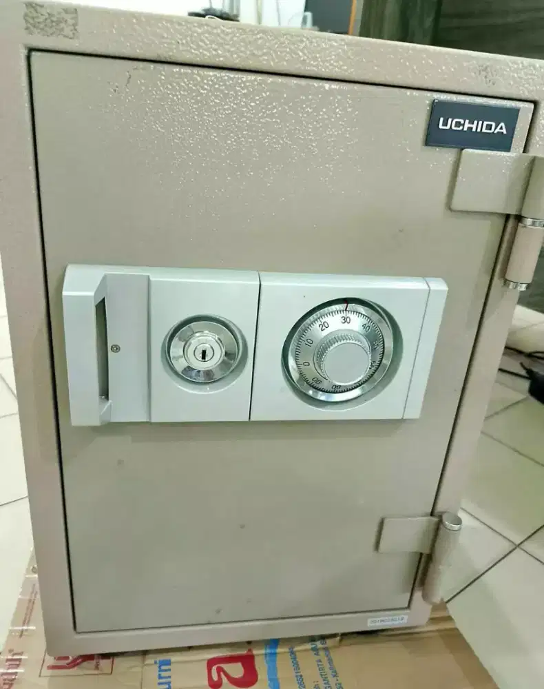 Berangkas UCHida