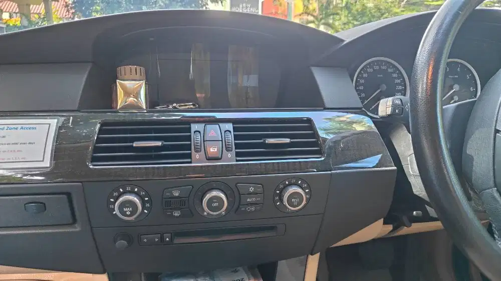 BMW 523iA E60 Hitam