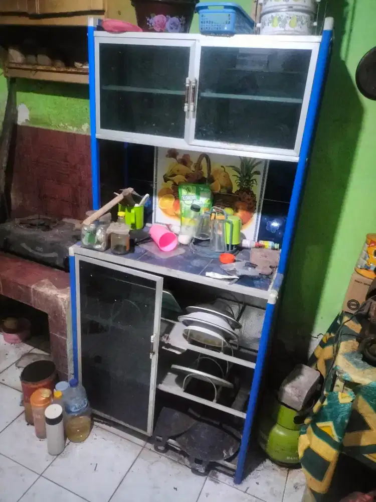 Lemari rak piring