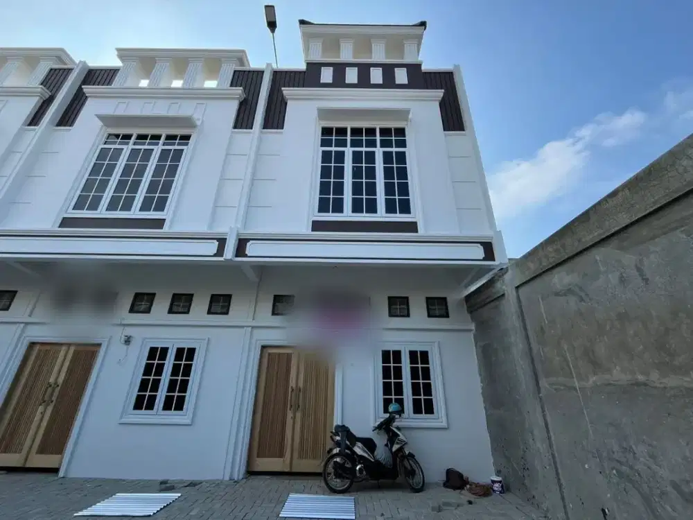 Dijual Town House Hook/Sudut Komplek Alexandria