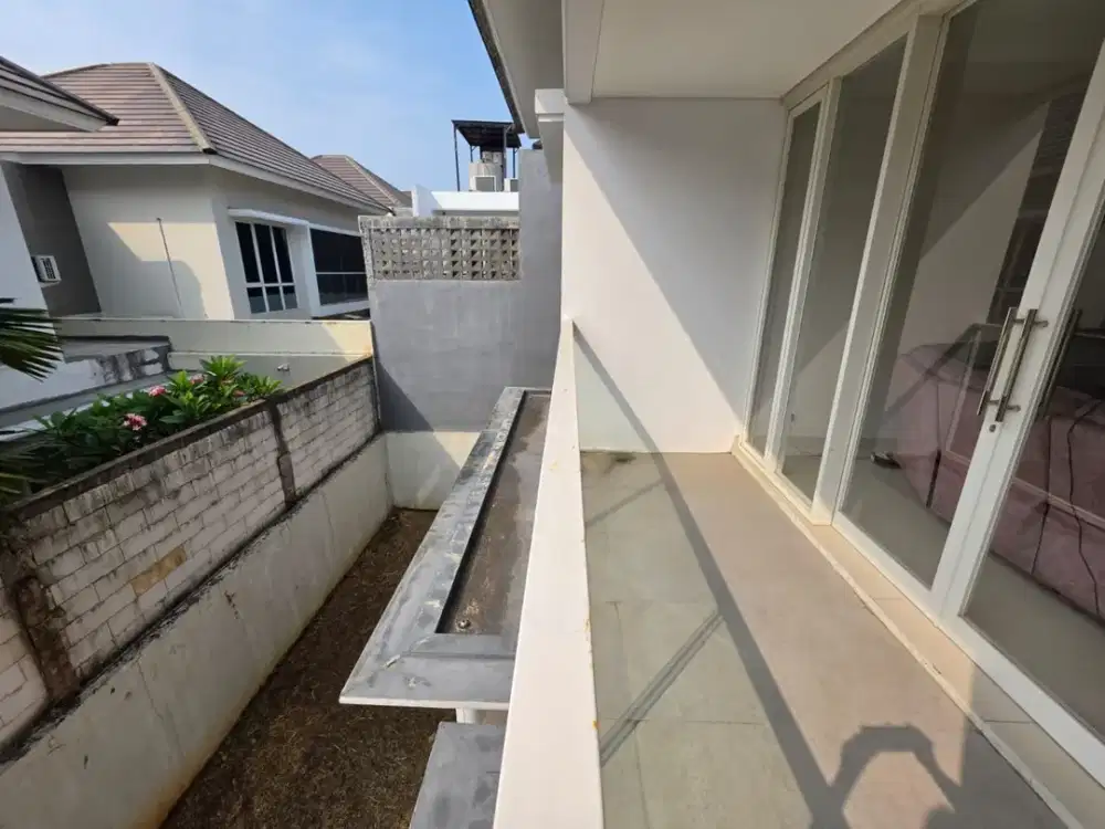 Dijual Rumah Besar di Cluster BSB Semarang dekat Danau