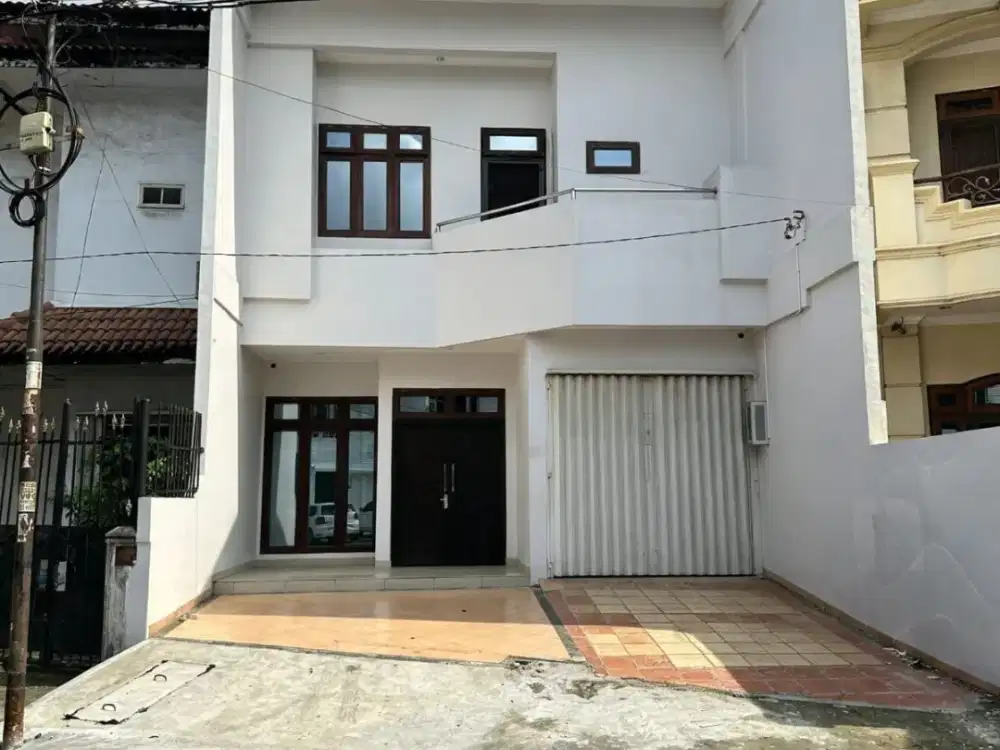 DIJUAL CEPAT VILLA 2 LANTAI DI INTI KOTA MEDAN – DEKAT SUN PLAZA!