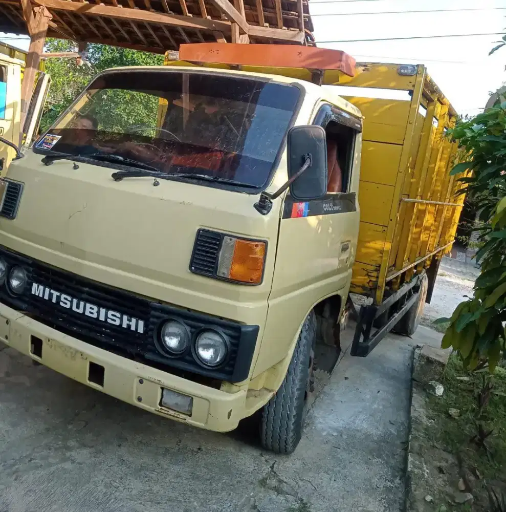 Mitsubishi 100ps 6 roda tahun 1995