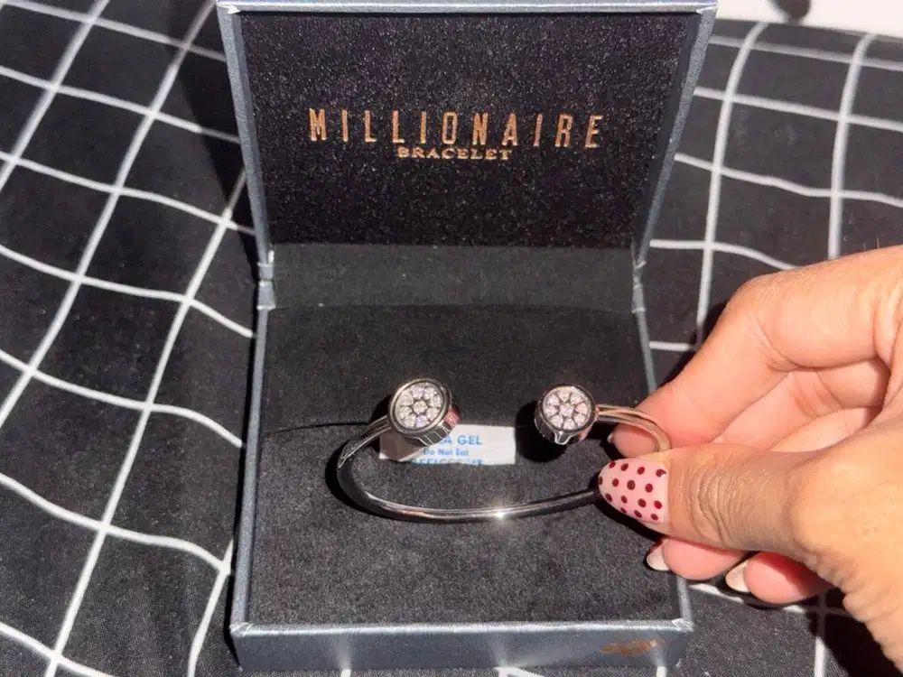 MCI bracelet millionaire