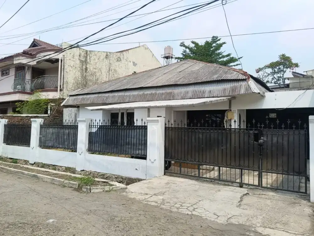 MURAH !! DIJUAL RUMAH 1 LANTAI LUAS MASIH LAYAK HUNI