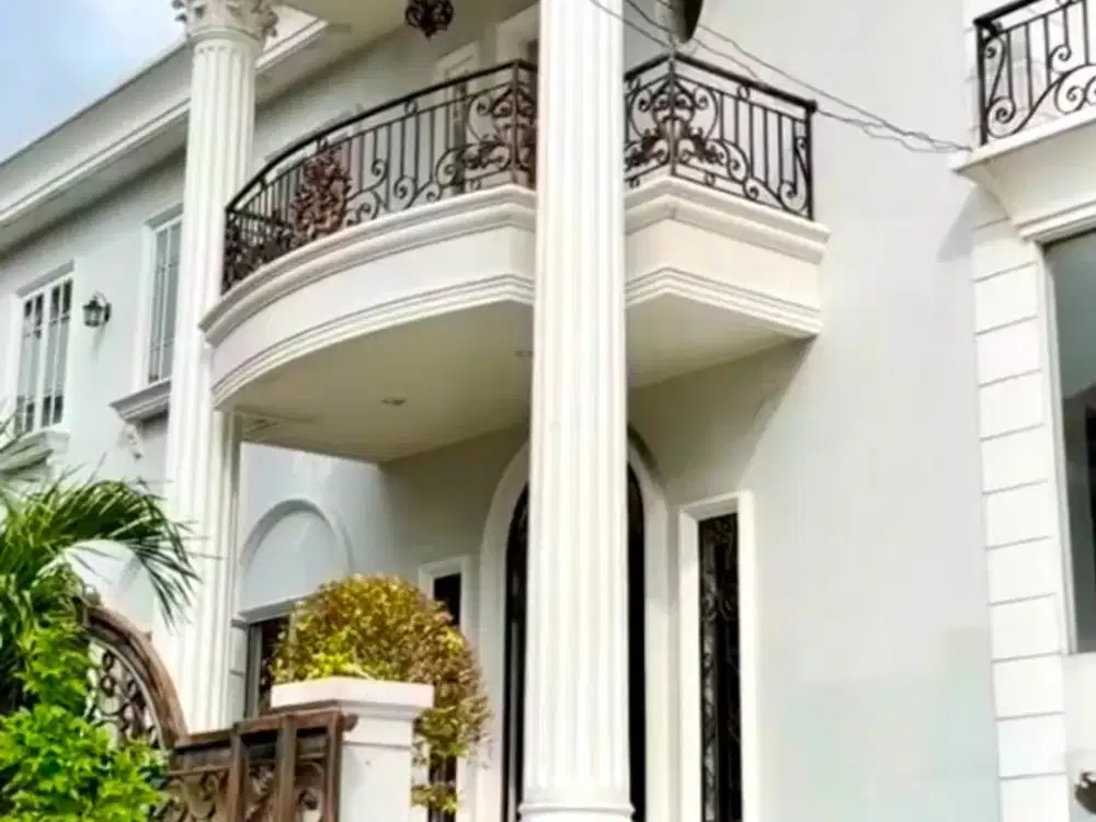 Rumah 2,5 Lantai di Kelapa Gading LT 332 m² LB 269 m², 4 KT, Carport 5 Mobil