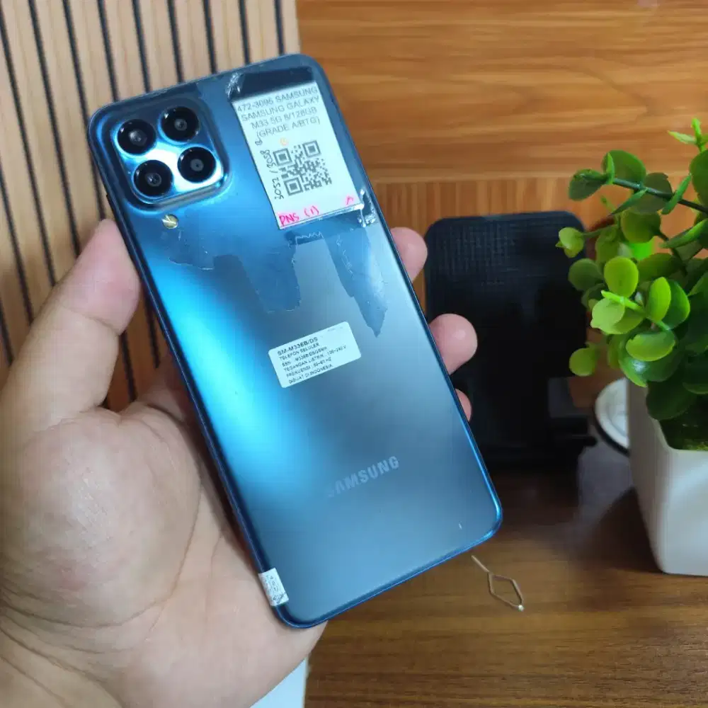 Samsung M33 5G ram 8/128 hp dan casan mulus