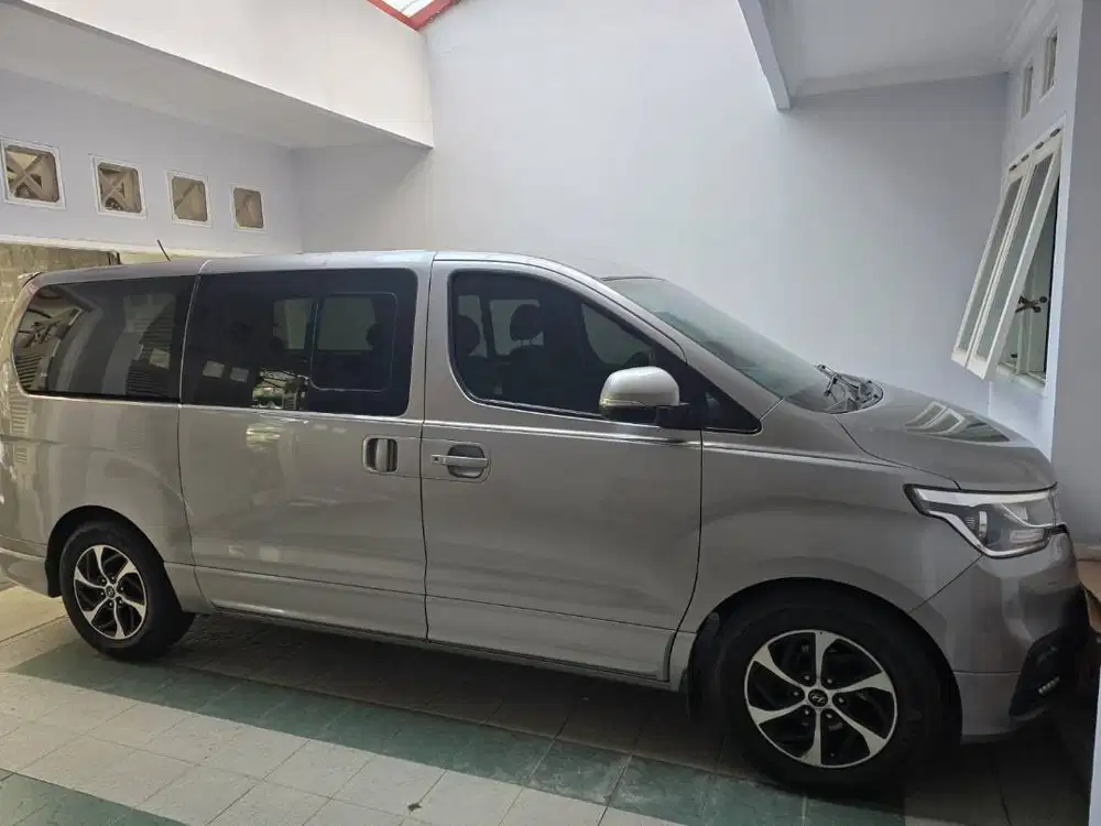 Mobil Hyundai H-1 2020 CRDi Diesel Automatic – Mulus & Terawat