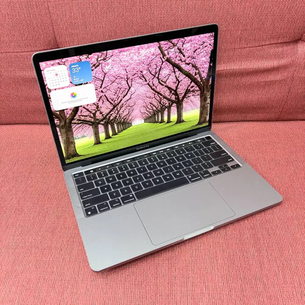 MacBook Pro 13 inch, M2 2022 RAM 8/512GB second