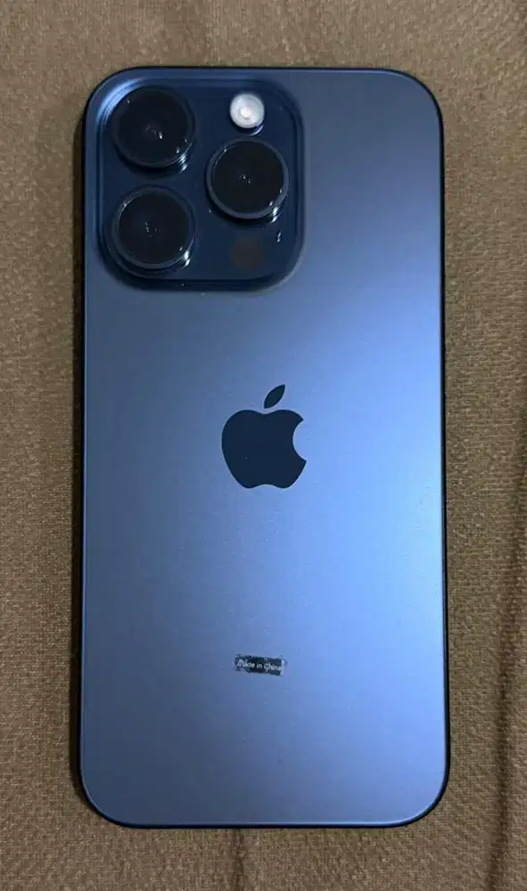 Iphone 15 pro ibox biru