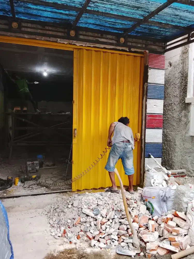 Rolling door folding gate