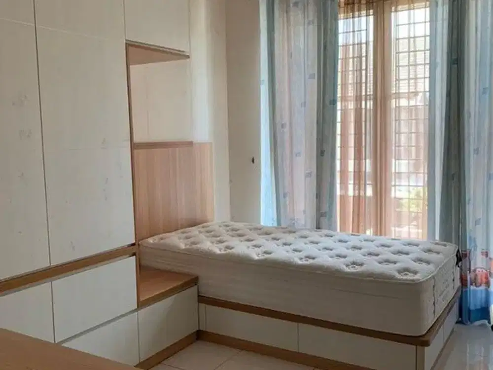 Disewakan Rumah Furnish di Emerald Bintaro Sektor 9 Rumah Siap Huni, Lokasi Strategis, Lingkungan asri, aman dan nyaman,dekat dengan dekat Fresh Marke