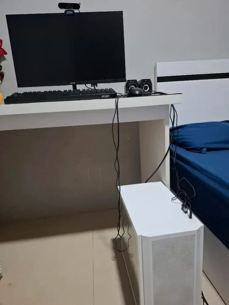 Computer + CPU free kamera, loudspeakers dan mouse