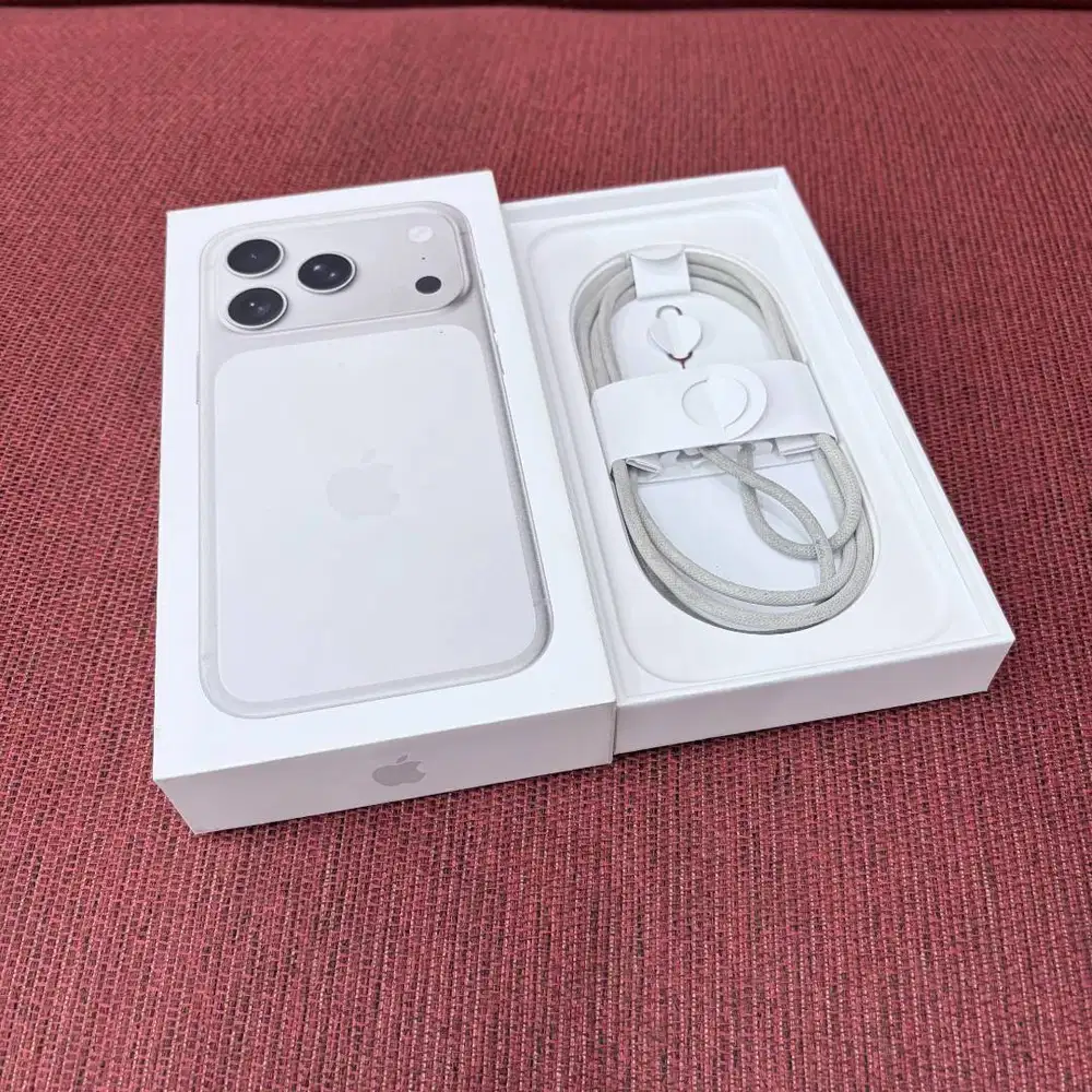 iPhone 17 Pro 256GB Fullset Silver second iBox Garansi aktif