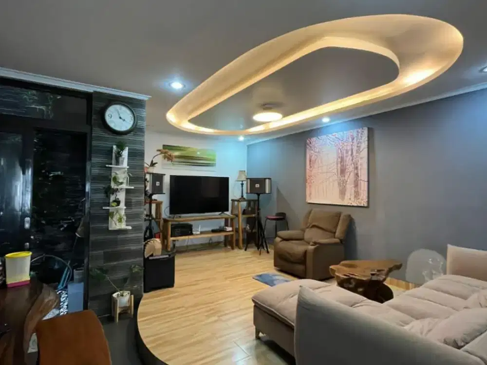 Rumah bagus Semi Furnished 3 Lantai Di BCV Bandung