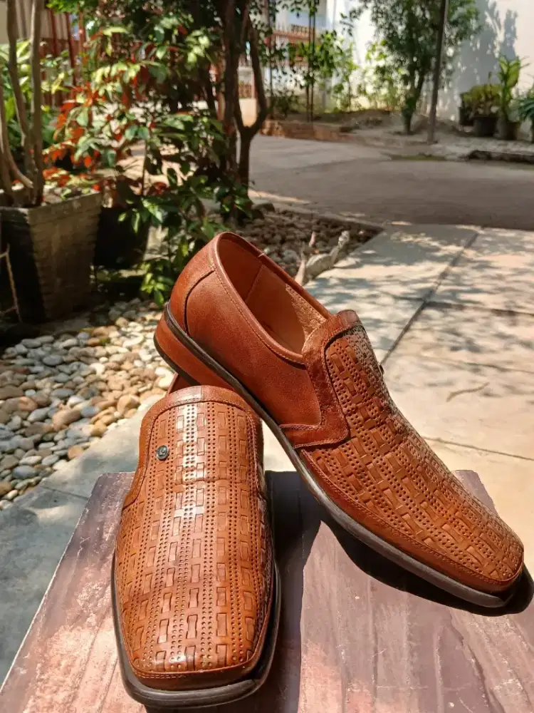 Jual Sepasang Sepatu Pria Piere Cardin Kulit
