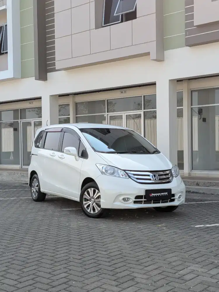 Honda Freed PSD 1.5 AT Tahun 2015 low km
