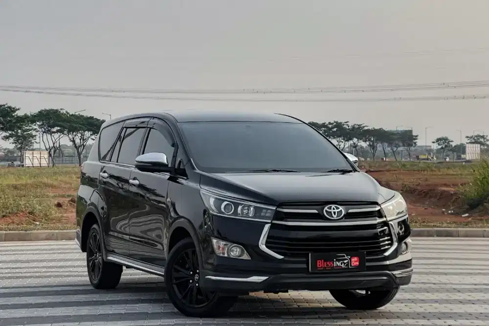 Toyota Innova Venturer 2.0 Bensin AT Matic 2020/2021 hitam