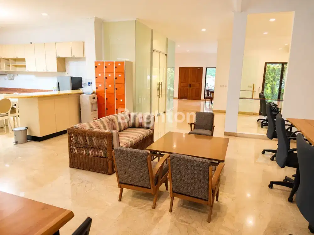 RUMAH MEWAH 560M² DI BOULEVARD TAMAN KEDOYA BARU JAKARTA BARAT