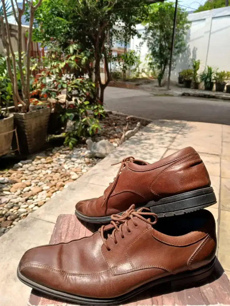 Jual Sepasang Sepatu Pria Kulit